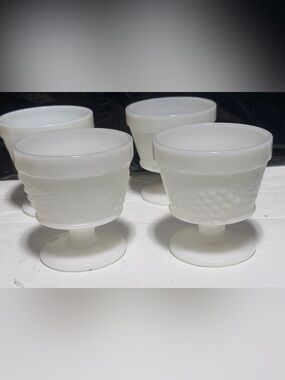 4–Vintage Anchor Hocking Milk Glass Dessert Fruit Bowls Grape Leaf Pattern
